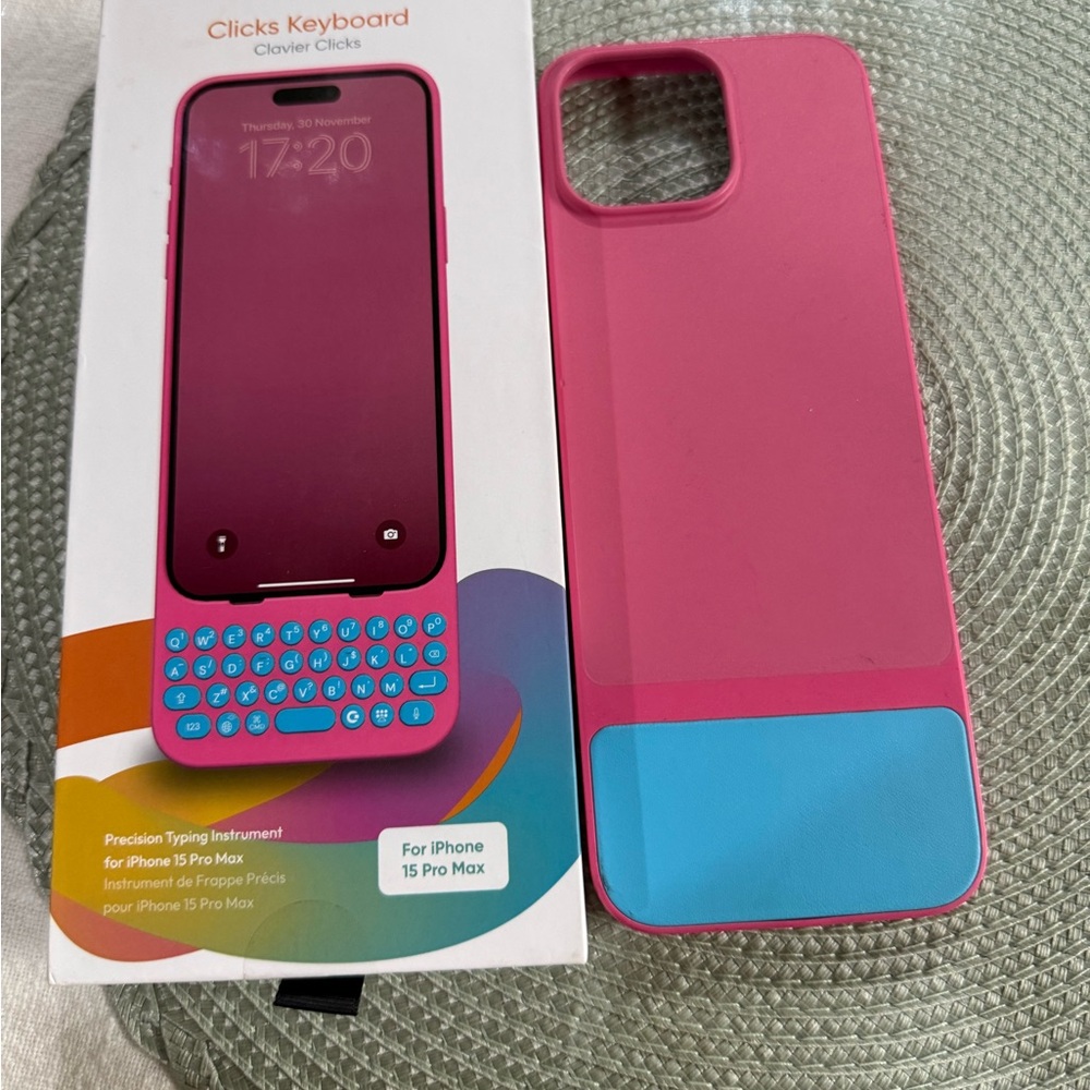 Pink Smartphone with Keyboard - Picture 3 of 3